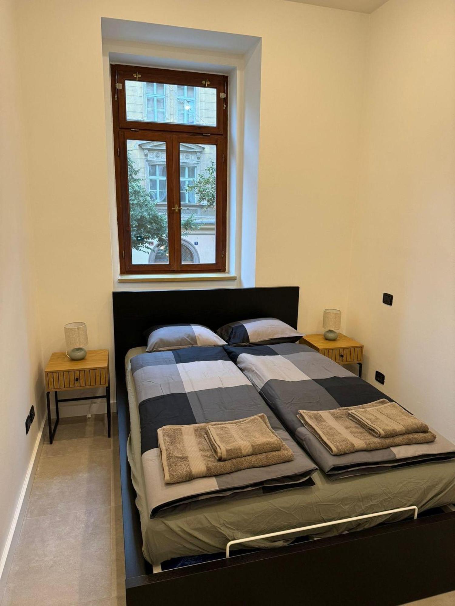 Cool With Small Balcony Near Florenc Appartamento *
